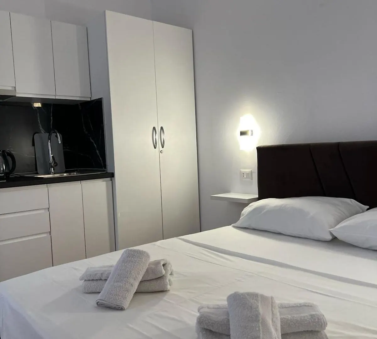 Dangolli House Vlore 0*,  Albania