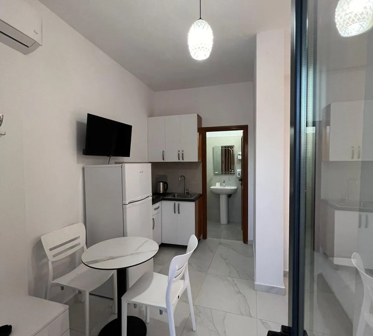 アパート Dangolli House Vlorë
